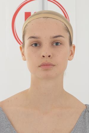 Age19-SophieBell/01_Neutral/01_Cam01.jpg