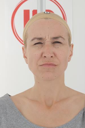 Age41-LaurenBradley/06_Face_Compression/01_Cam01.jpg