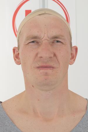 Age30-ScottMorgan/06_Face_Compression/01_Cam01.jpg