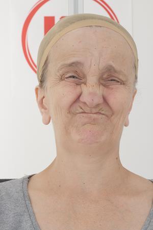 Age57-MaggieWard/06_Face_Compression/01_Cam01.jpg
