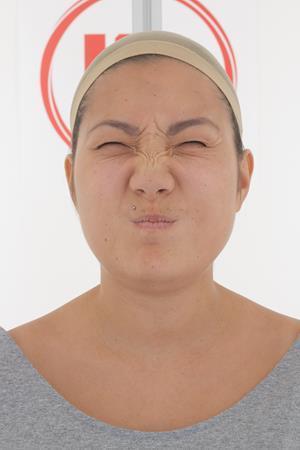 Age22-DianaKashiwa/06_Face_Compression/01_Cam01.jpg
